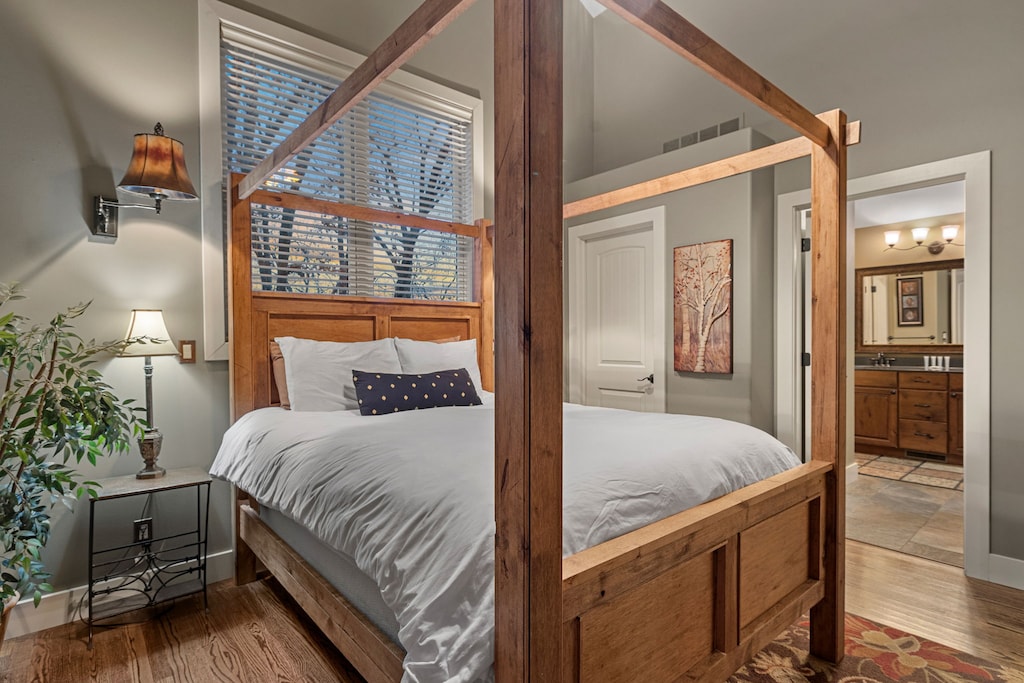 Bedroom 2 is on the upper level & has a queen-size bed.