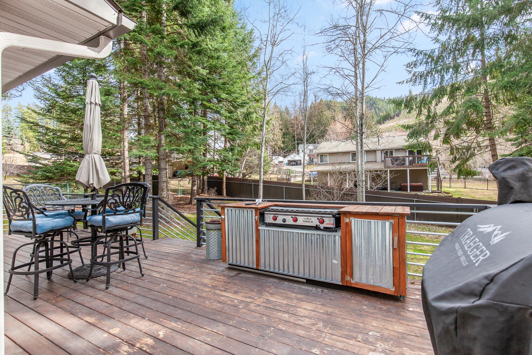 Soak in the views and fire up the grill—your perfect patio setup awaits!
Soak in the views and fire up the grill—your perfect patio setup awaits!