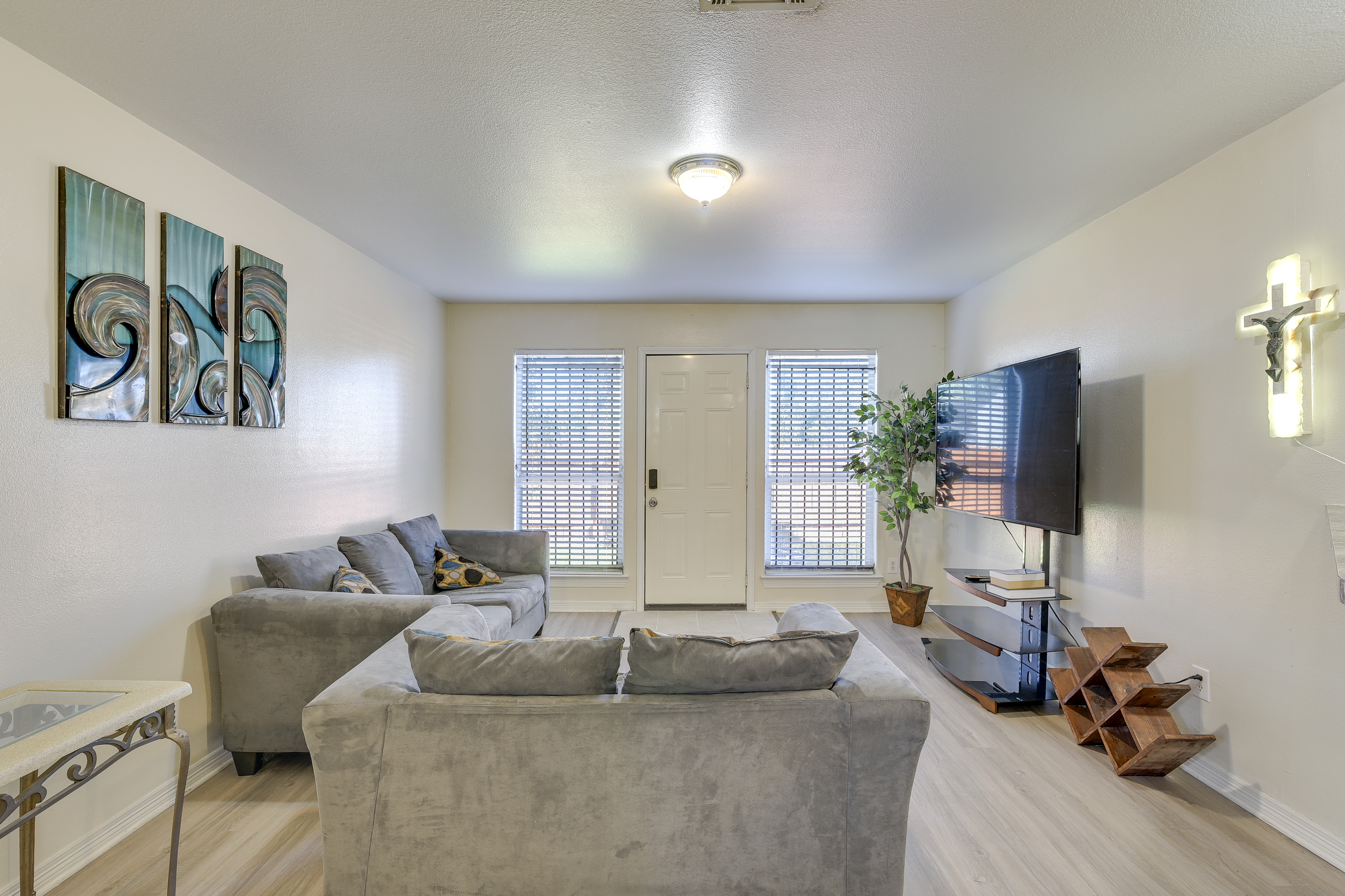 Property Image 2 - 4 Mi to NRG Stadium: Spacious Houston Townhome!