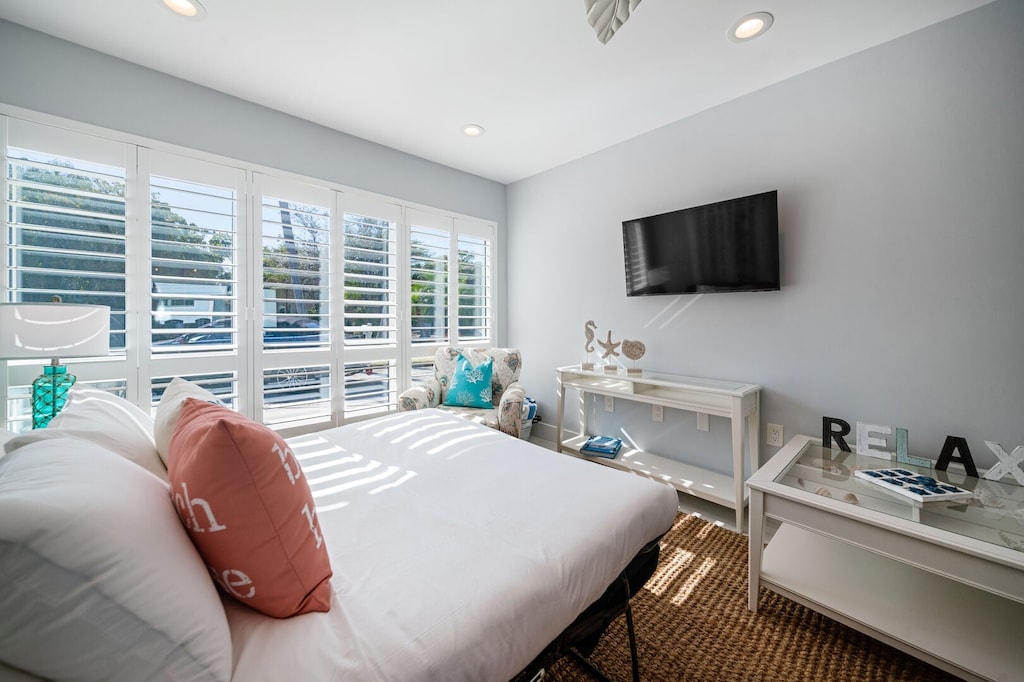 Bedroom 4
Pullout sofa
Full kitchen
Direct access to pool area