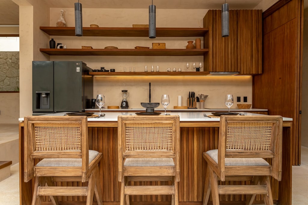 Fully equipped and spacious kitchen, perfect for preparing your meals with ease.