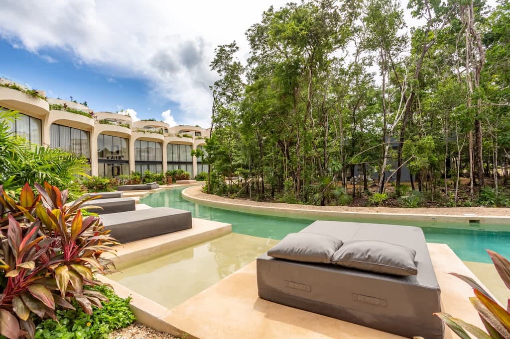 Circular pool for mingling or tanning in the provided sunbed (for unit)
