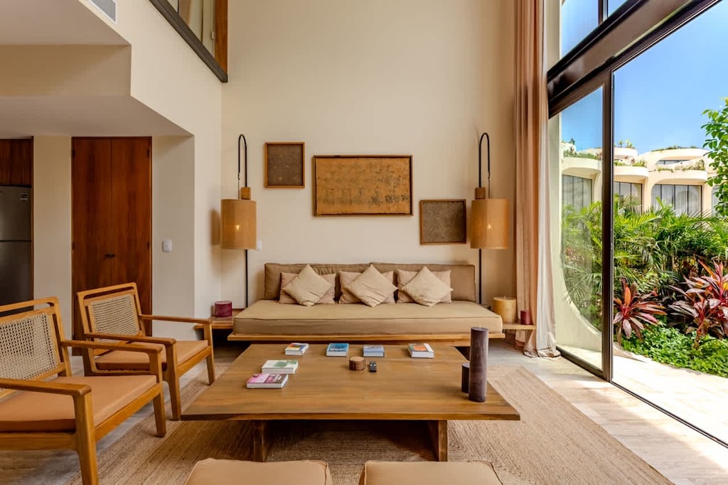 Livingroom entrance to the pool off back patio. 