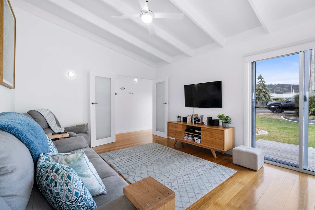 Comfy lounge with Smart TV and stereo