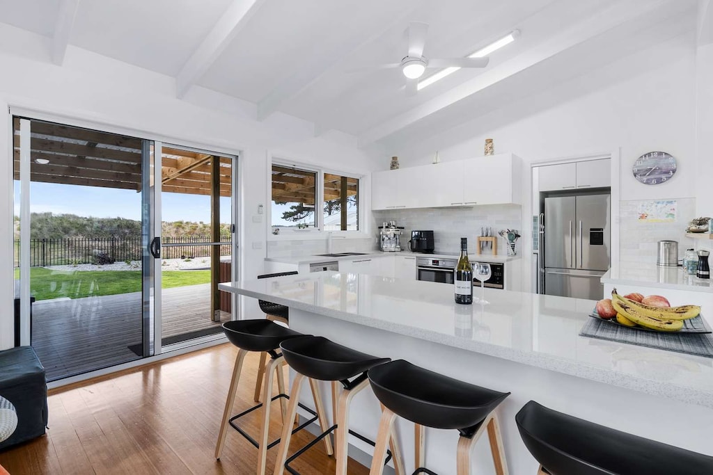 Well appointed modern kitchen with all the modern applianances.