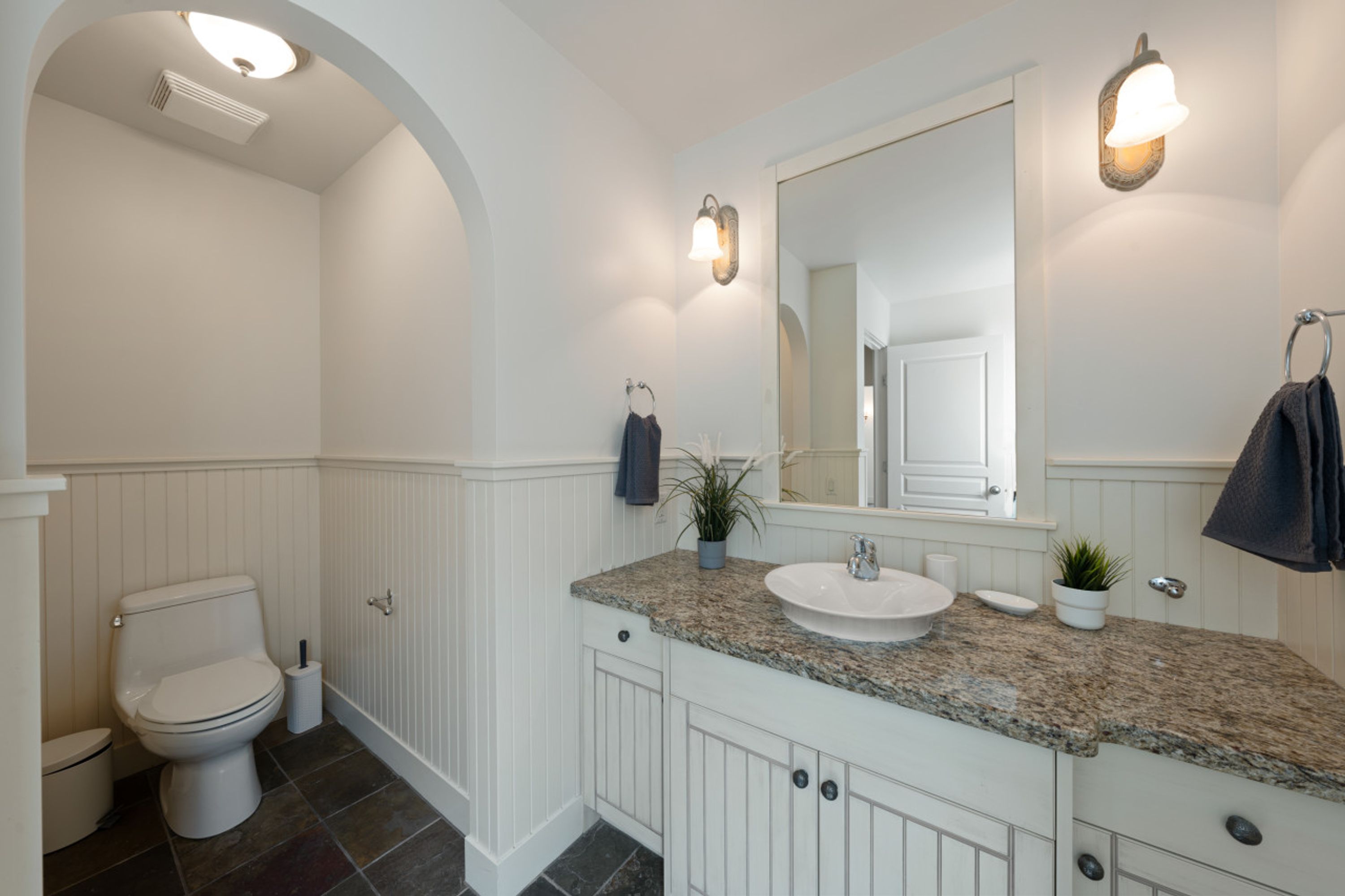 Luxurious West Kelowna Retreat w Heated Pool Hot Tub Luxurious West Kelowna Retreat w Heated Pool Hot Tub