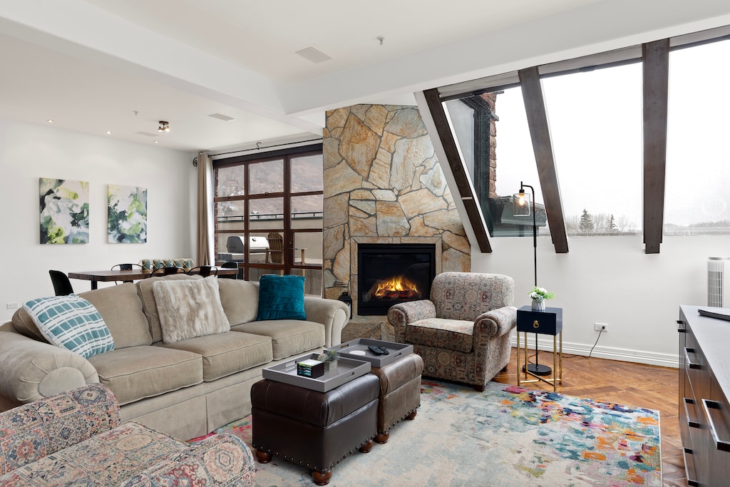 2.02-wintercrown-penthouse-living-room-(7)