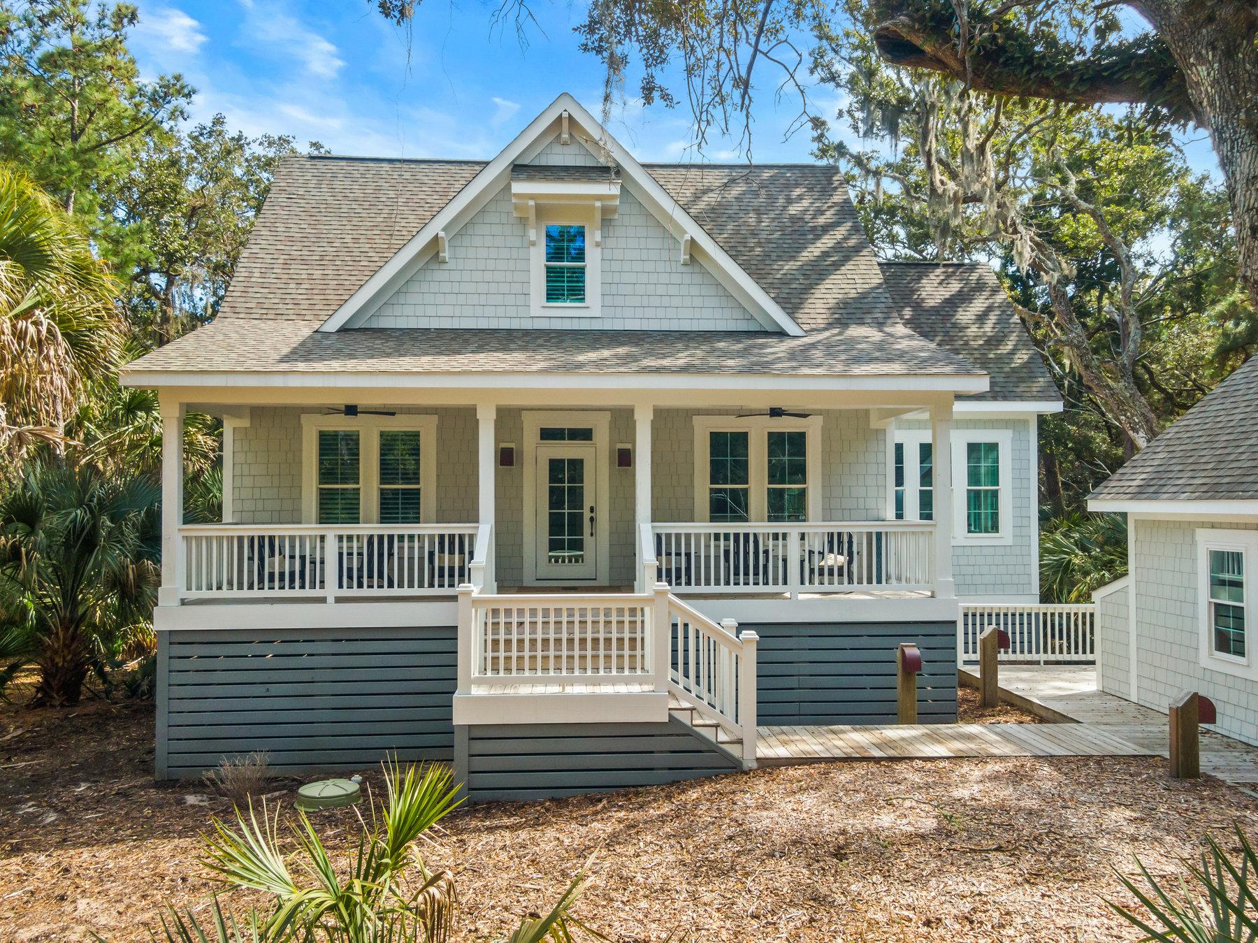 LIGHT AND BRIGHT AMOUNG THE LIVE OAKS LIGHT AND BRIGHT AMOUNG THE LIVE OAKS