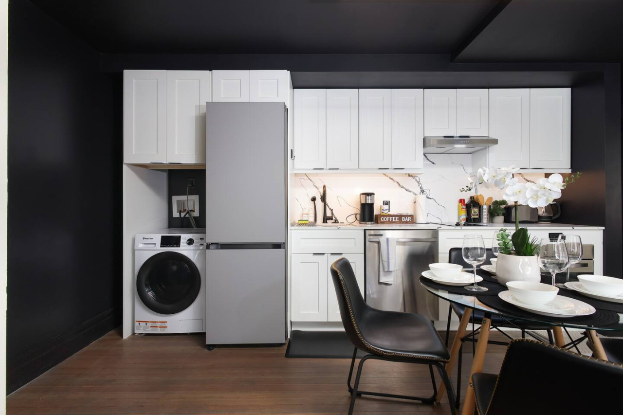 Property Image 2 - Chic 2BR w/ Gym & Parking, On Rvrwalk, Near Dome