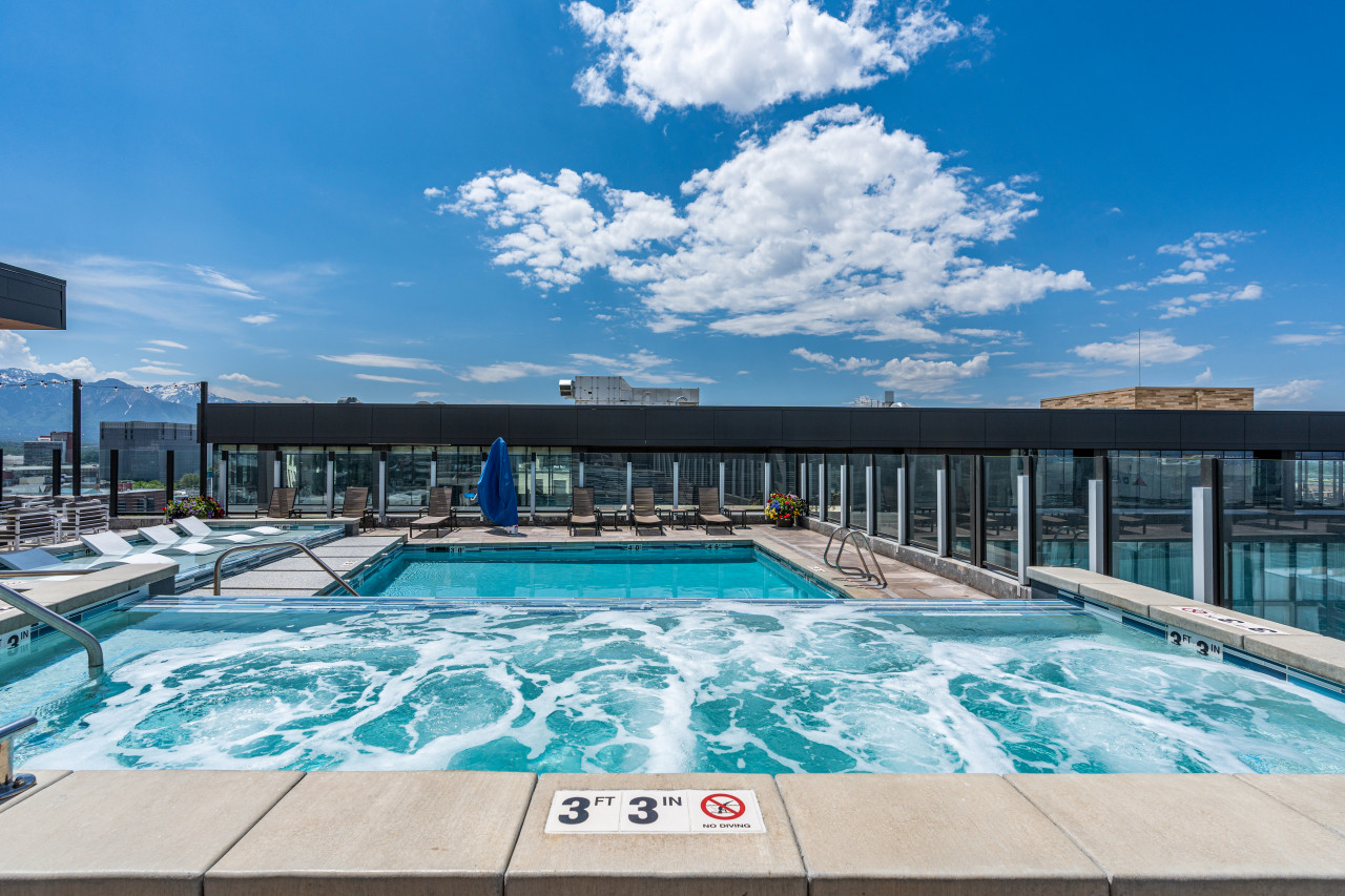 Gorgeous Downtown 1BD/1BA - BEST views + Amenities