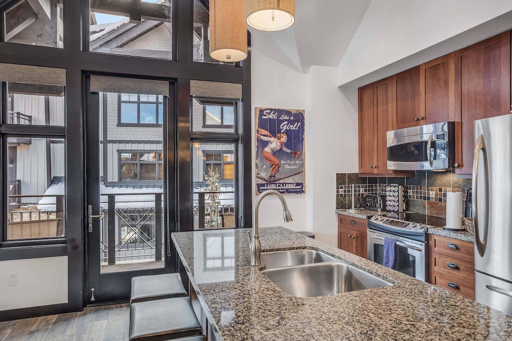 09_84_CARRIAGE_WAY_CP351214009