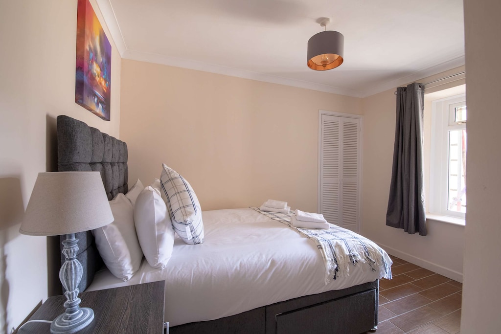 Hanover Apartment, Swansea - Host & Stay