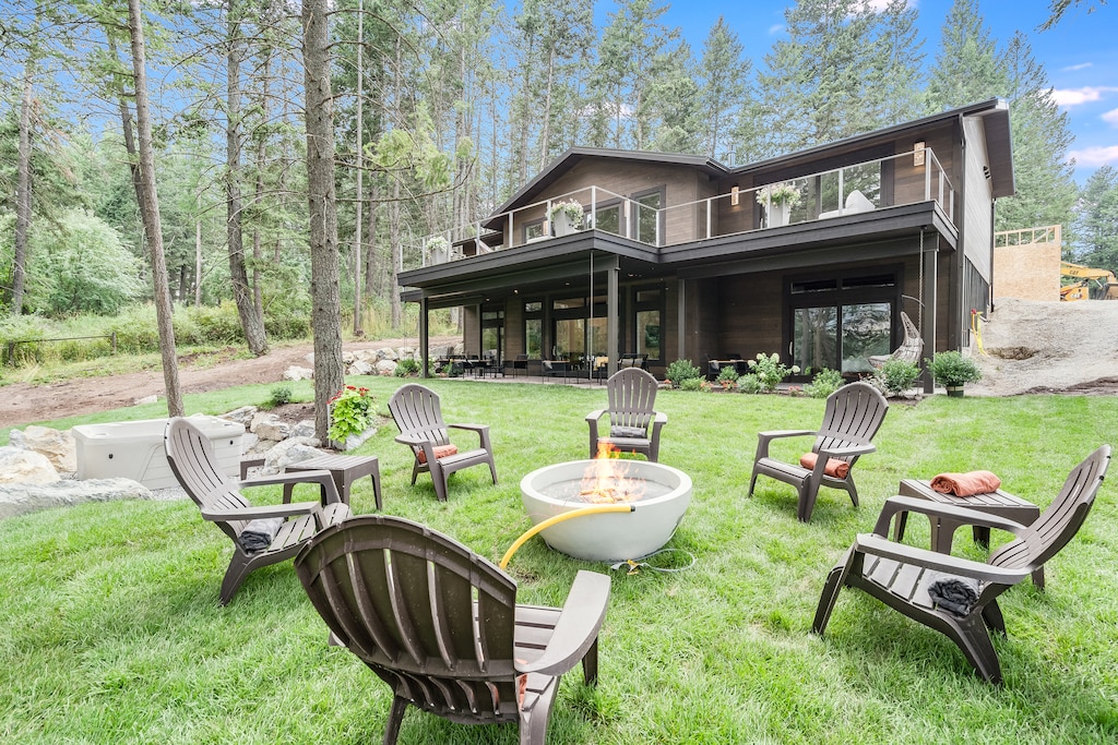 Beautiful home on 1-acre lot | Exterior