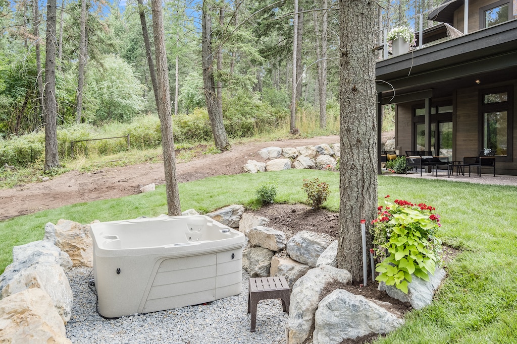 Private Hot Tub | Exterior