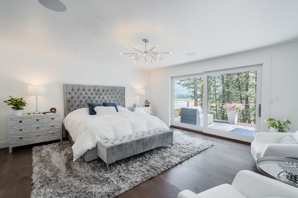 Primary Bedroom | King-size Bed | Main Level