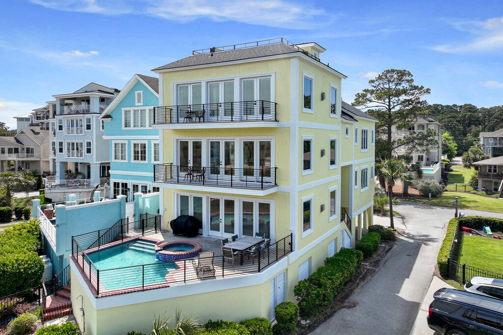 3rd Row, 6 Bedrooms, Pool, Rooftop Hot Tub