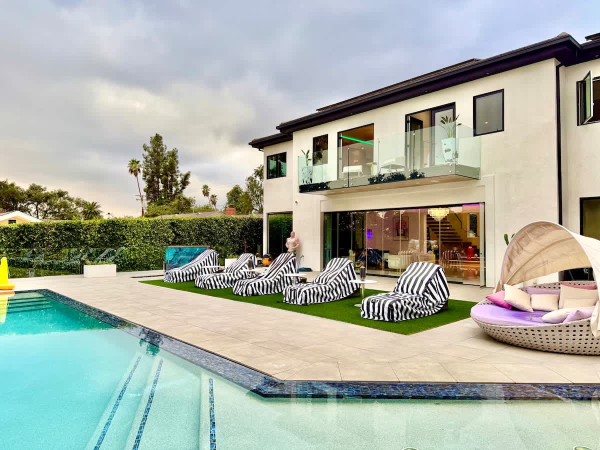 Enchanted Garden & Pool Hideaway - Home Rental in Pasadena