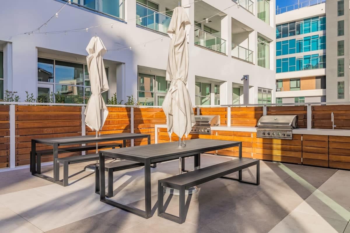 Grand 2BR w/ Beach & Ocean Views