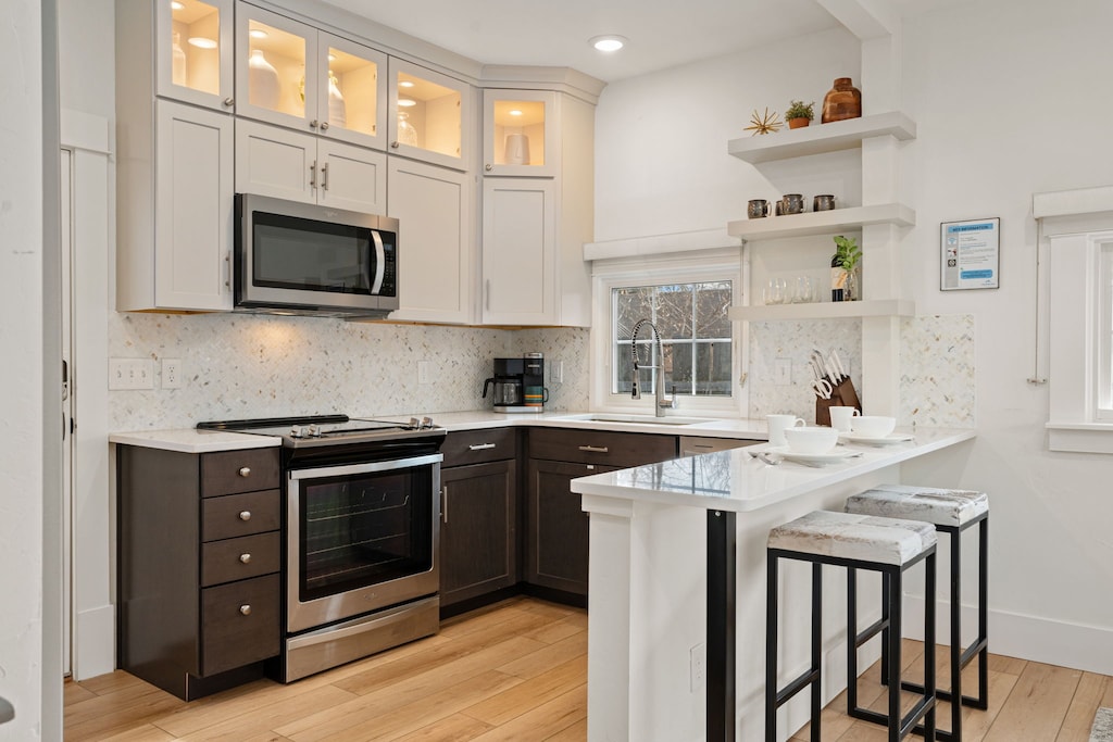 Efficiency Kitchen with Full-sized Appliances | Perfectly appointed for your stay!