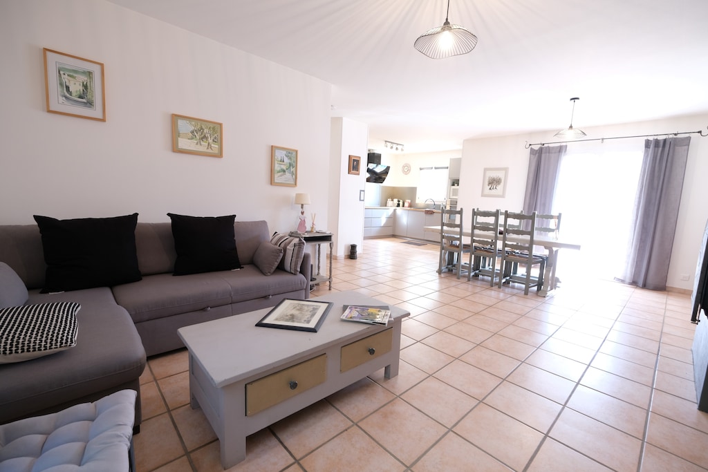 Vacation rental MOURIES, Alpilles Provence villa with pool to rent with all comforts with big living room.  Book online with Plaisirs & Maisons de Provence