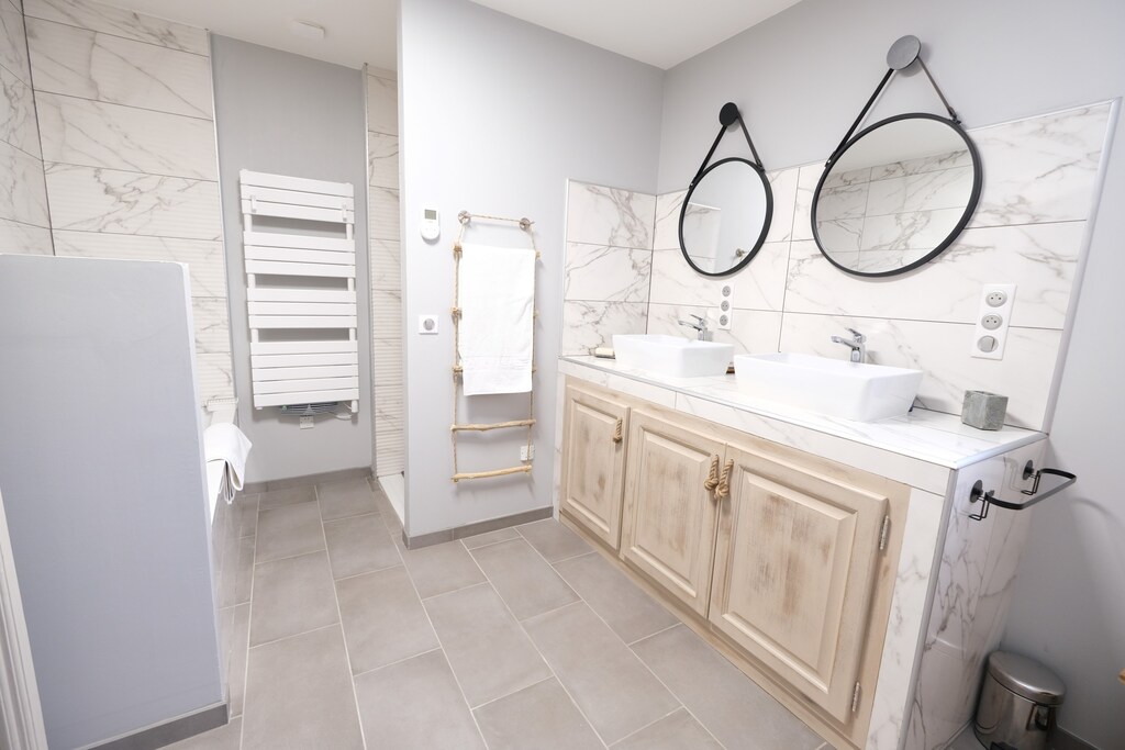 AUREILLE Alpilles Provence vacation rental, comfortable house for rent, terrace, 1 bathroom, 6 people. Online reservation with Plaisirs & Maisons de Provence
