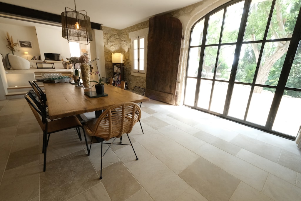 BAUX DE PROVENCE vacation rental, luxury farmhouse for rent with all comfort, dinning room for 10 people. Online reservation with Plaisirs & Maisons de Provence
