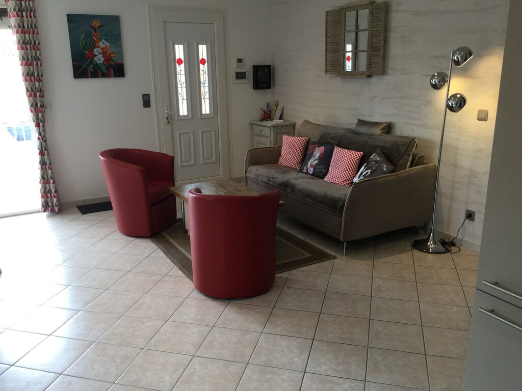 Holiday rental L'ISLE-SUR-LA-SORGUE, house to rent with all comfort living room for 6 people. Online reservation with Plaisirs & Maisons de Provence
