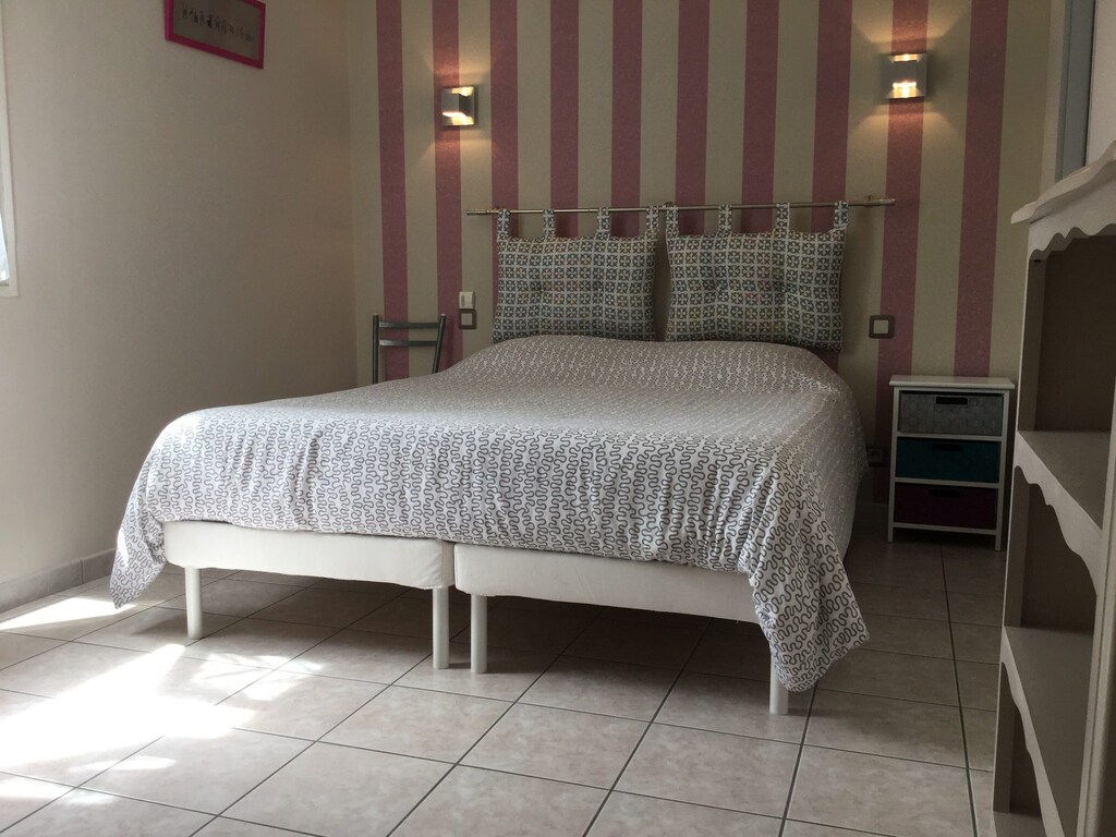 Holiday rental L'ISLE-SUR-LA-SORGUE, comfortable house for rent with 3 bedrooms for 6 people. Online reservation with Plaisirs & Maisons de Provence
