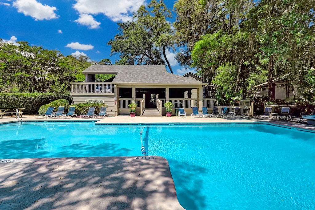 St. Andrew's Common Community Pool