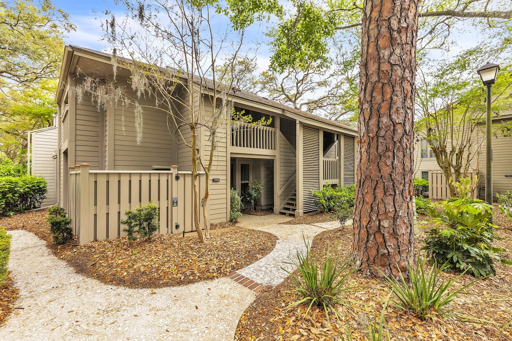 Welcome to 1761 St. Andrew's Common