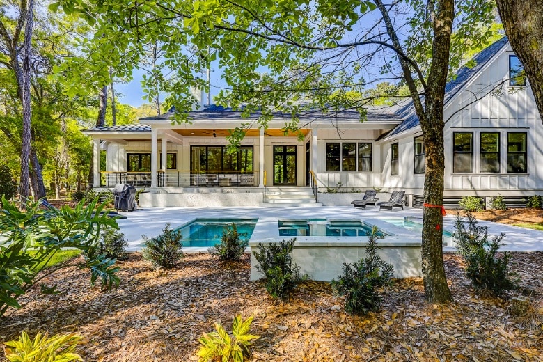 7 Swing About Backyard