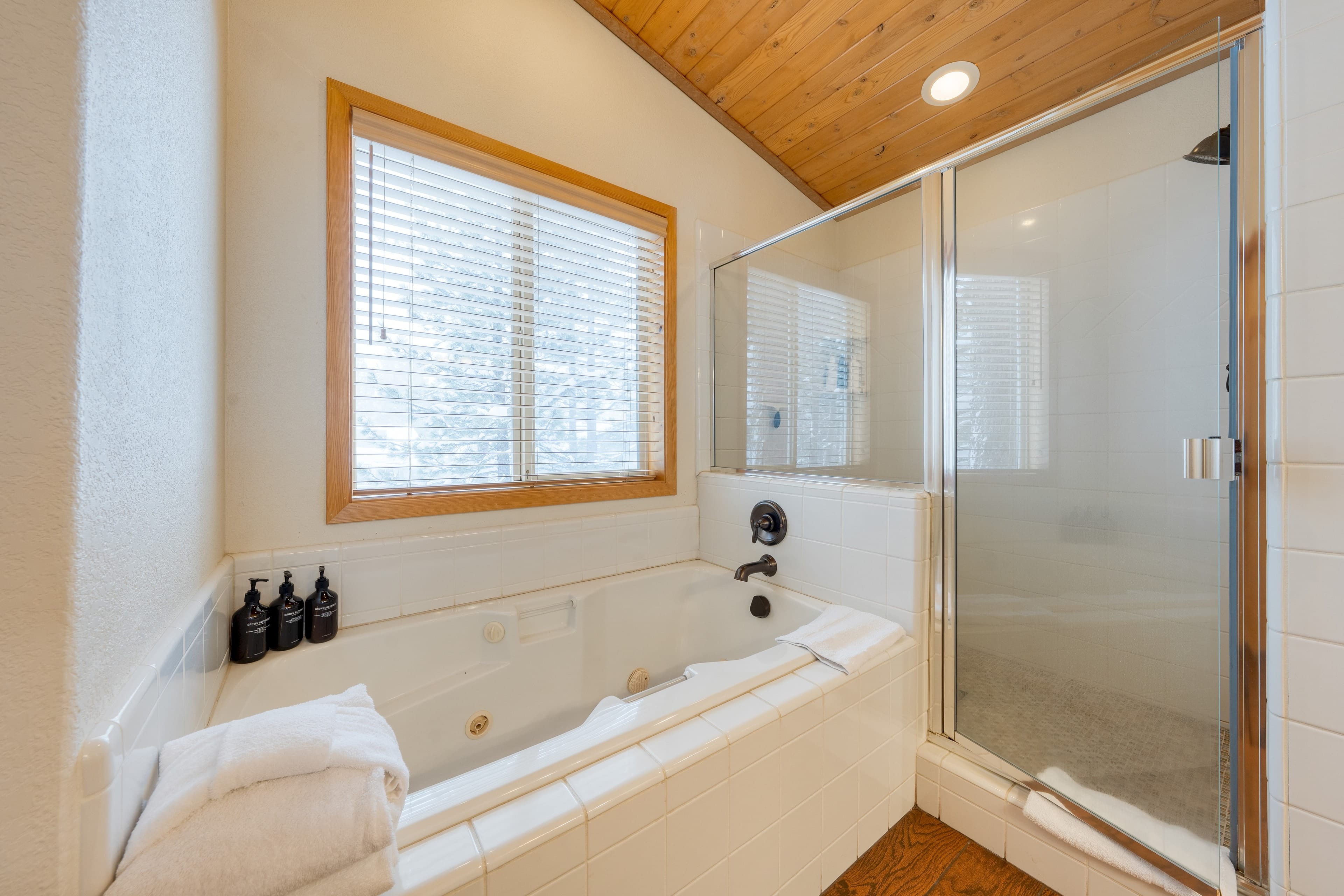 Ensuite bathroom 1.