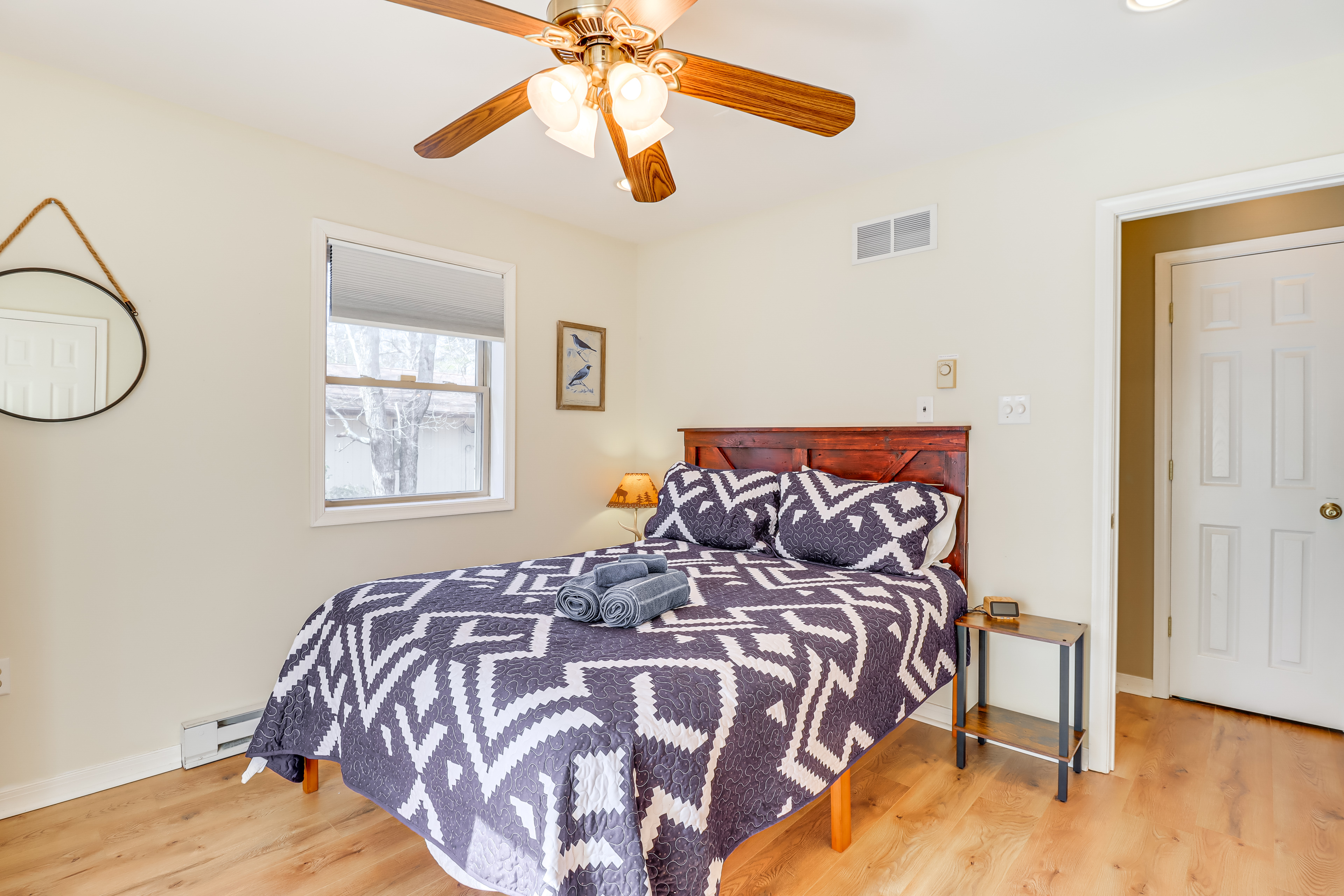 Walk to Lake Harmony: Family Retreat w/ Decks!