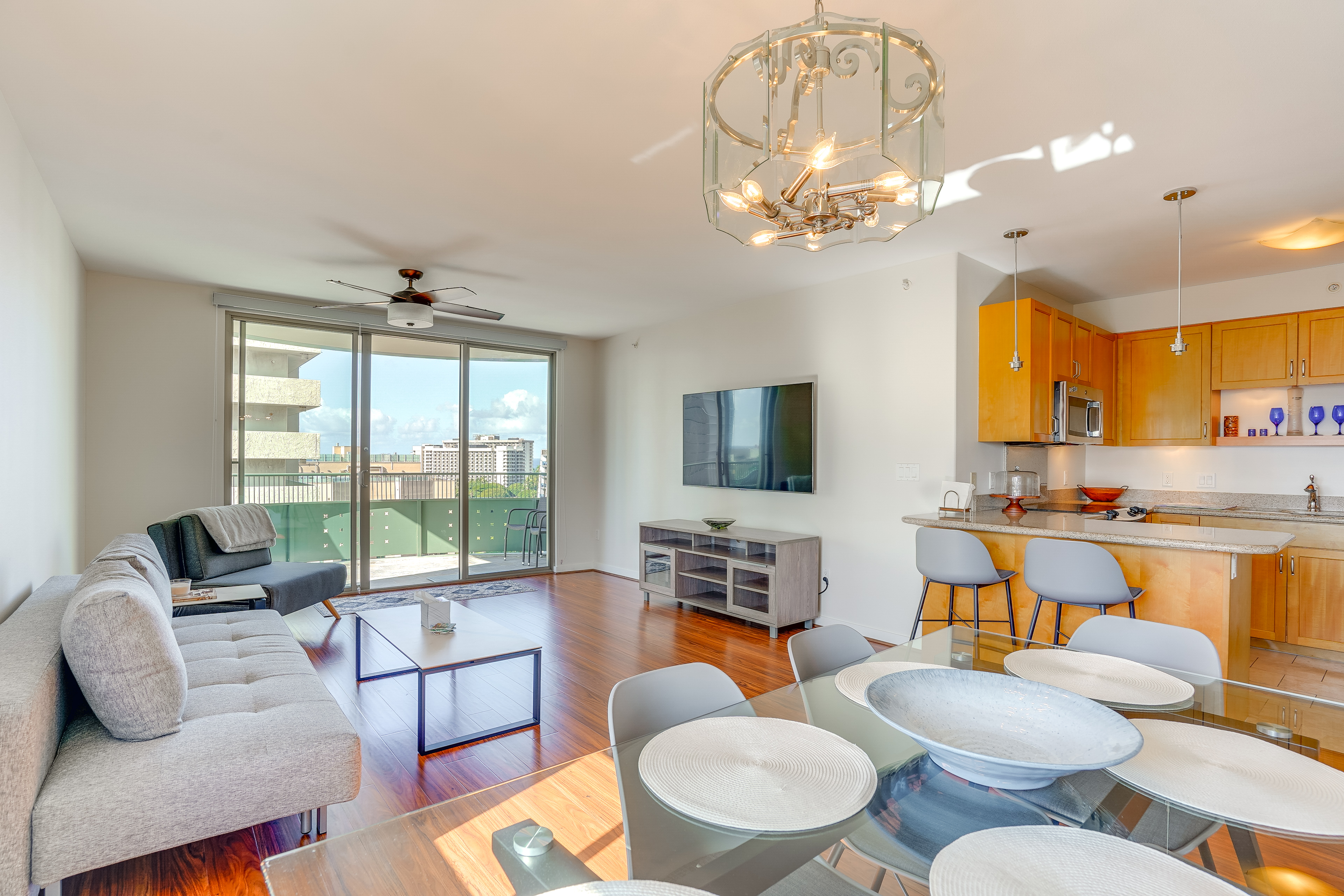 Property Image 1 - Walk to Restaurants & Beaches: Waikiki Condo