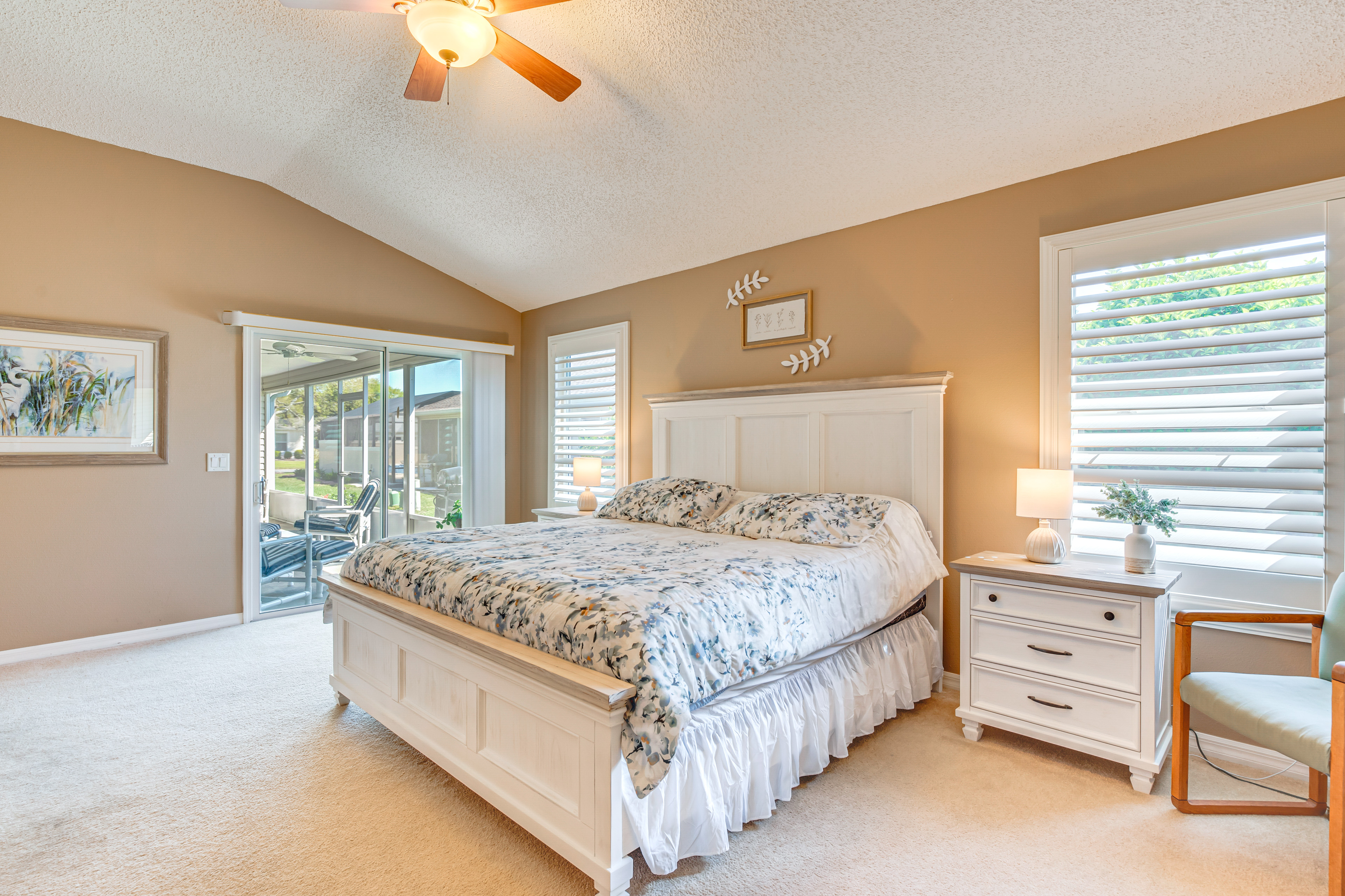 2 Mi to Lake Sumter Landing: Spacious Golf Retreat