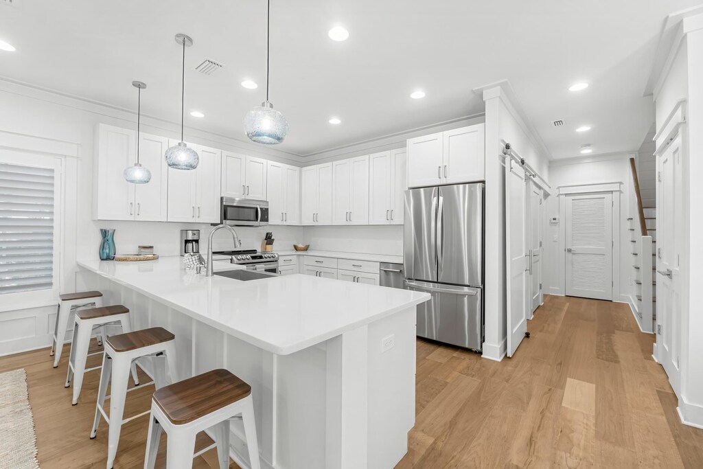 Kitchen with Breakfast Bar