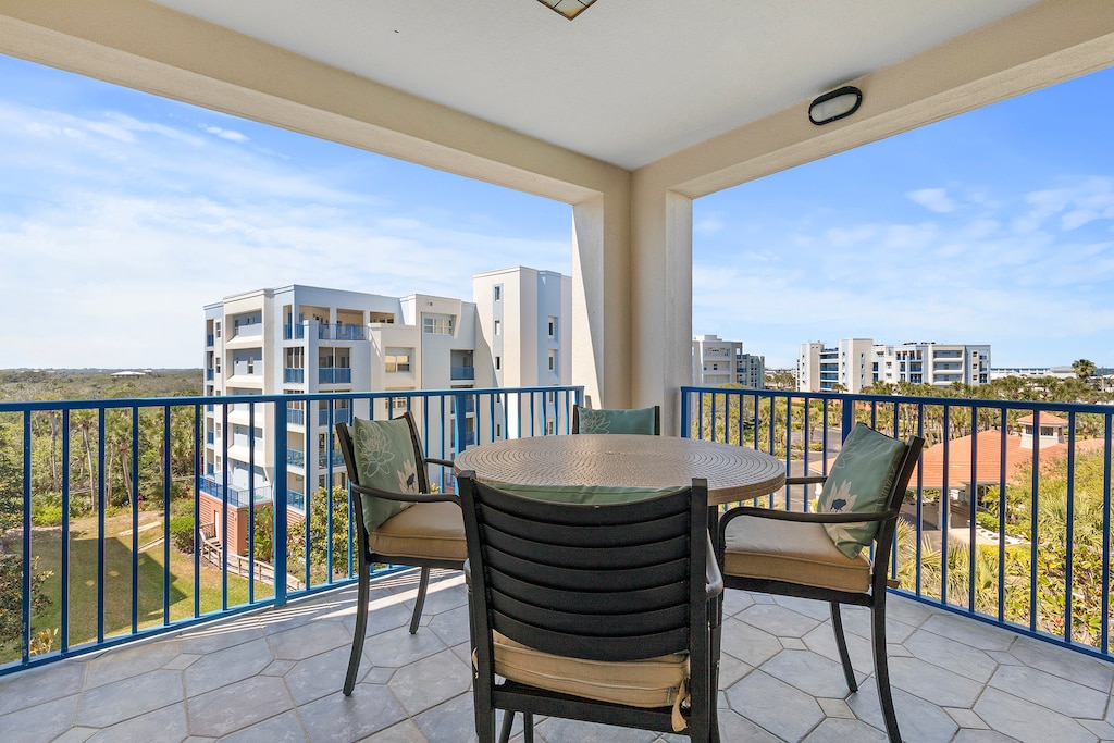 Oceanwalk 8-507 balcony