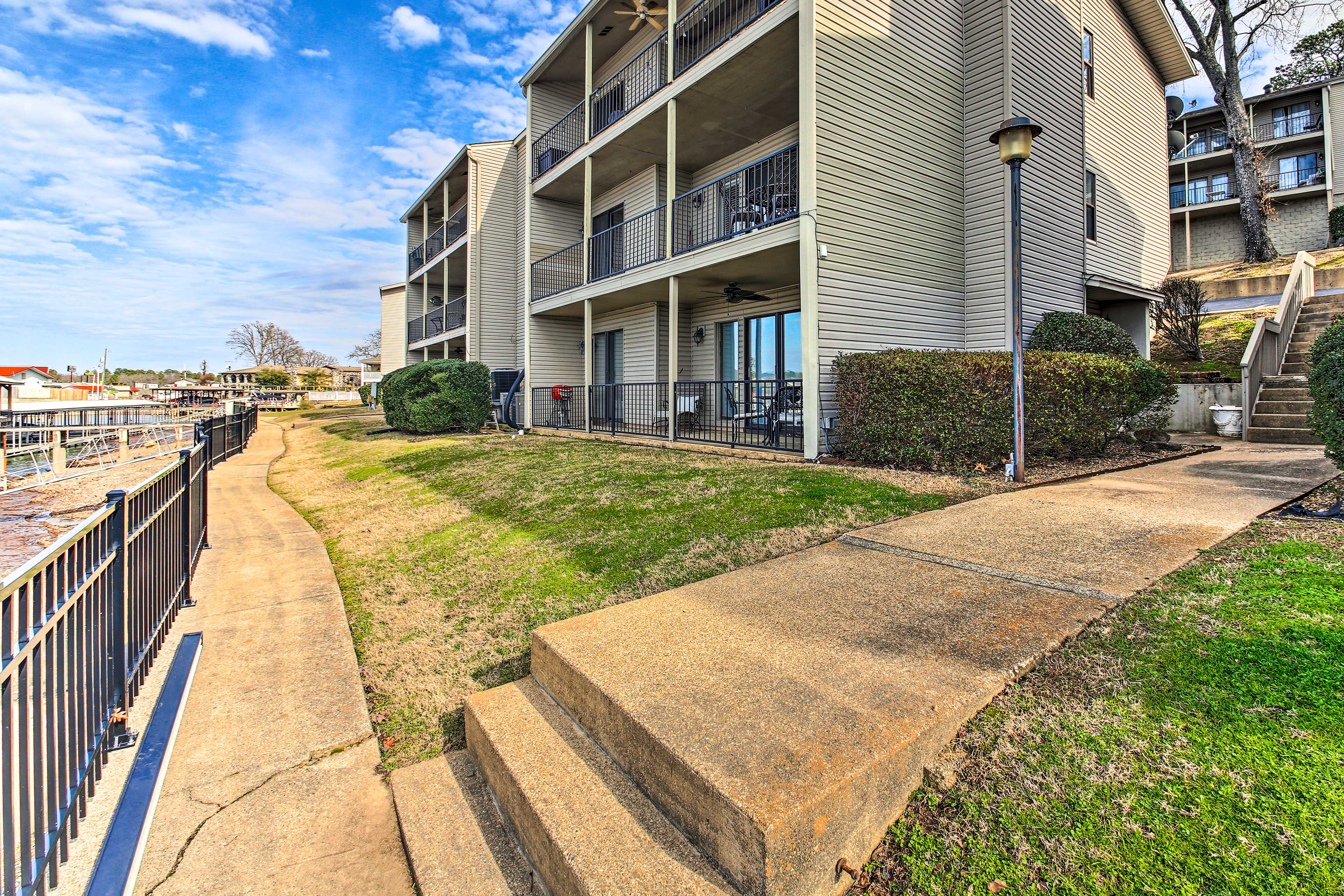 Hot Springs Condo on Lake Hamilton w/ Balcony!