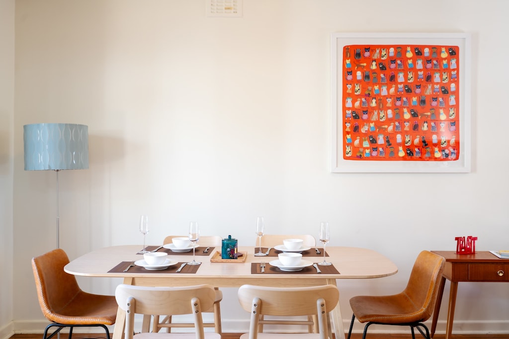 Dining table seats 6 