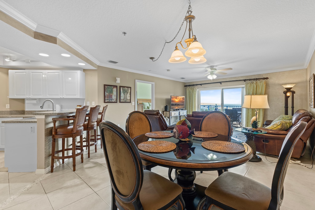 Spacious Dining & Living Room