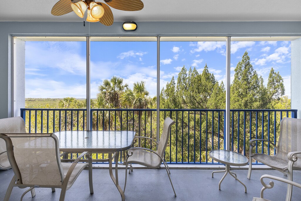 Oceanwalk 10-304 balcony