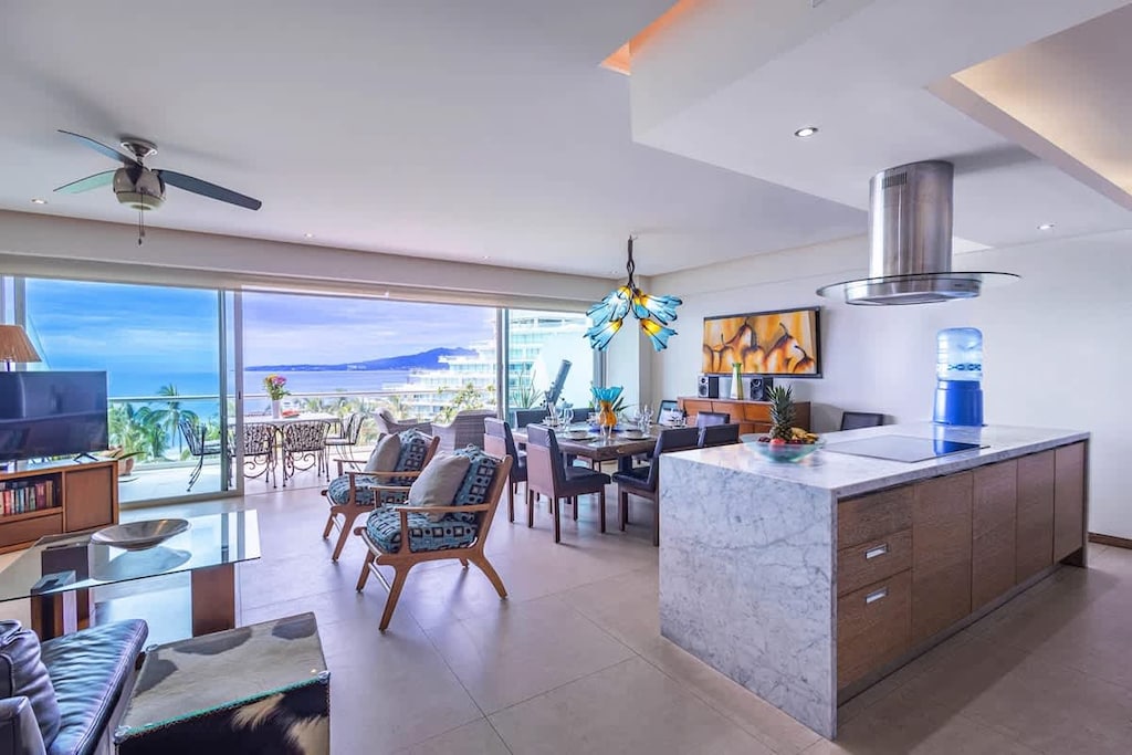 A bright open floor plan welcomes you