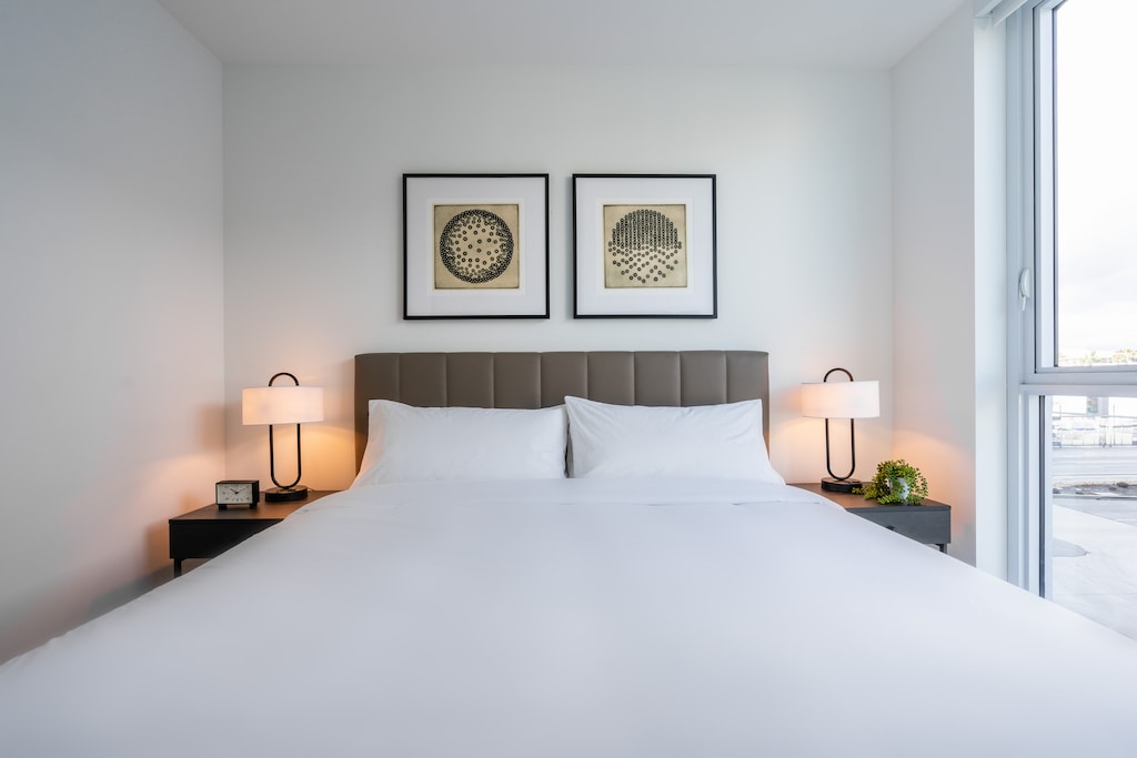 Long Beach - 1 Bedroom - Bedroom  (11)