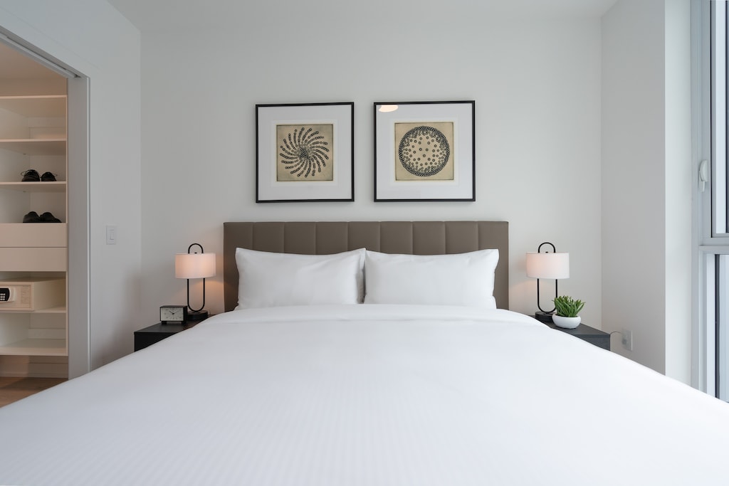 Long Beach - Two Bedroom Suite - Bedroom (3)