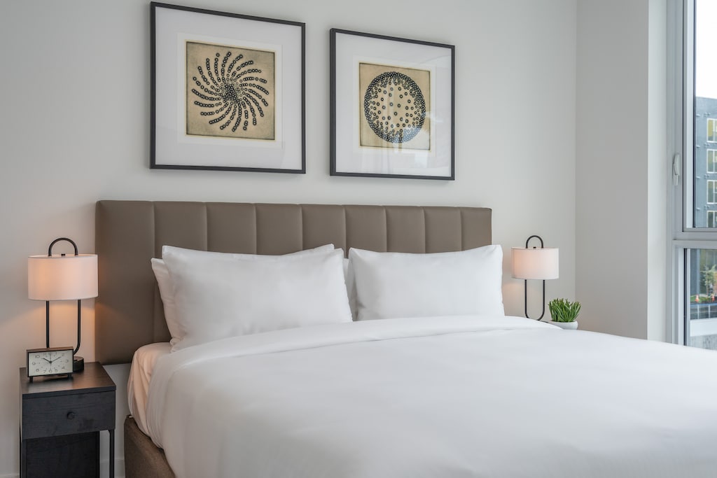 Long Beach - Two Bedroom Suite - Bedroom (9)