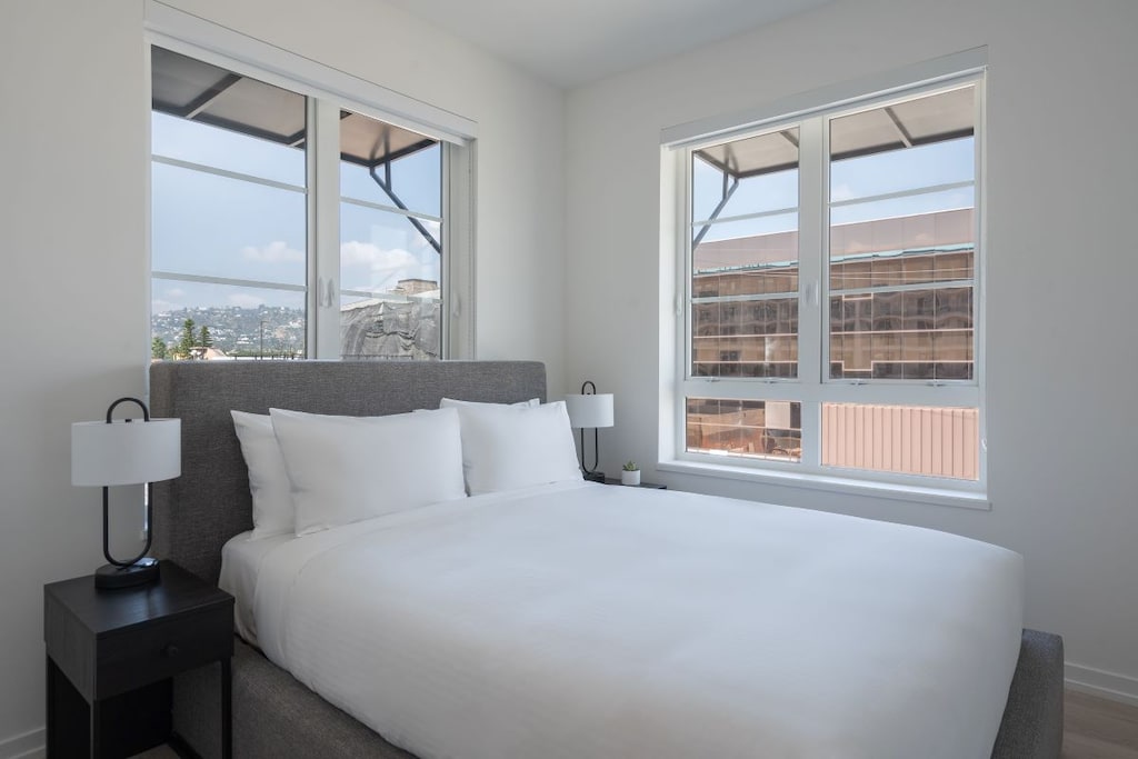 Level Hollywood - Two Bedroom Suite (17)