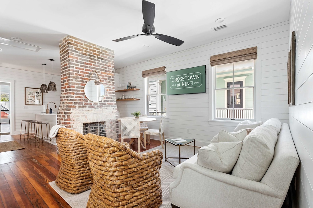 Welcome to your downtown Charleston rental! Explore all things downtown by foot!