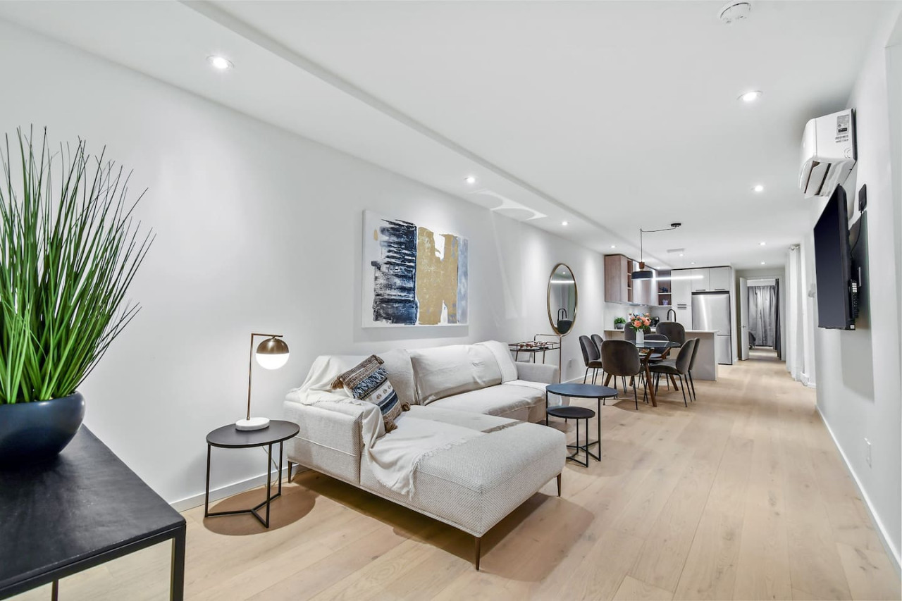 Historical 3BR 2 bath facing Parc Lafontaine