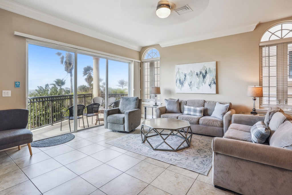 Main level - Living room