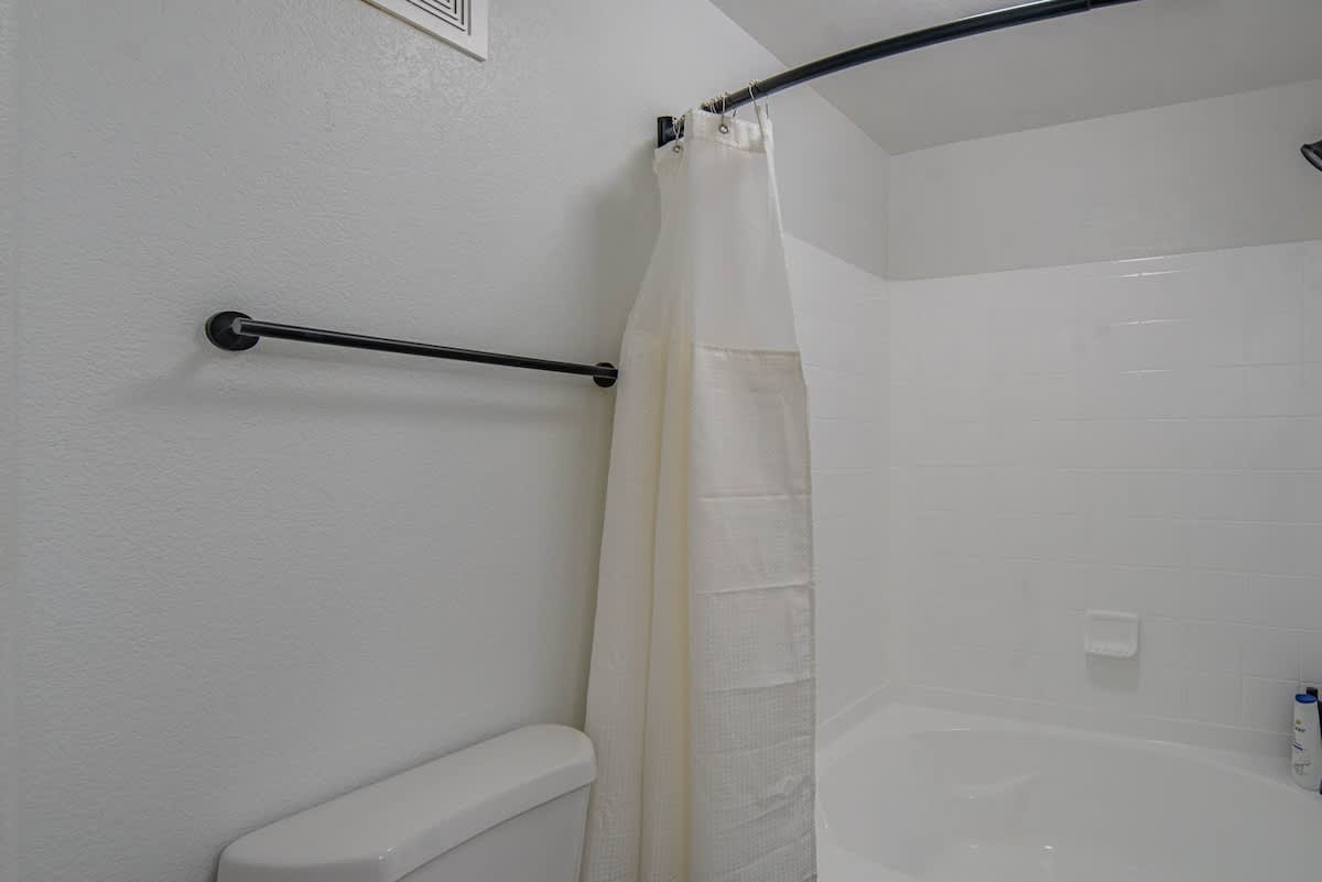 Westgate Stay | Parking, Pool, Gym, Balcony W/D